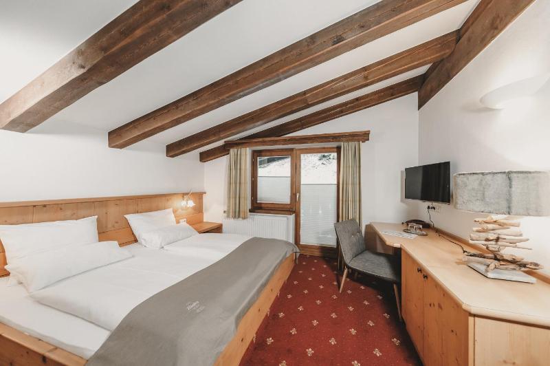 Classic Double Room image 1