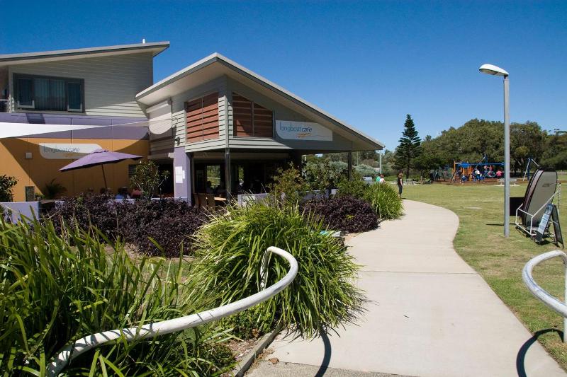 Barefoot 7 Fabulous Fingal Bay - image 17
