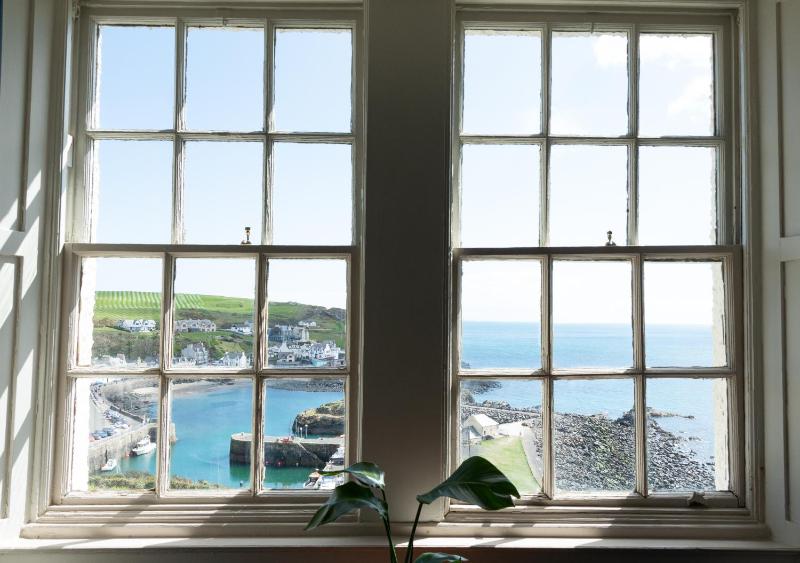 Superior Twin Room with Sea View image 3