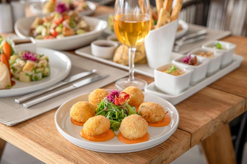 Napa Mermaid Hotel & Suites - image 9
