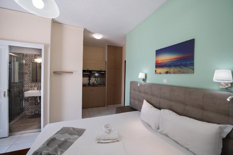 Studio with Sea View (2 Adults) image 3