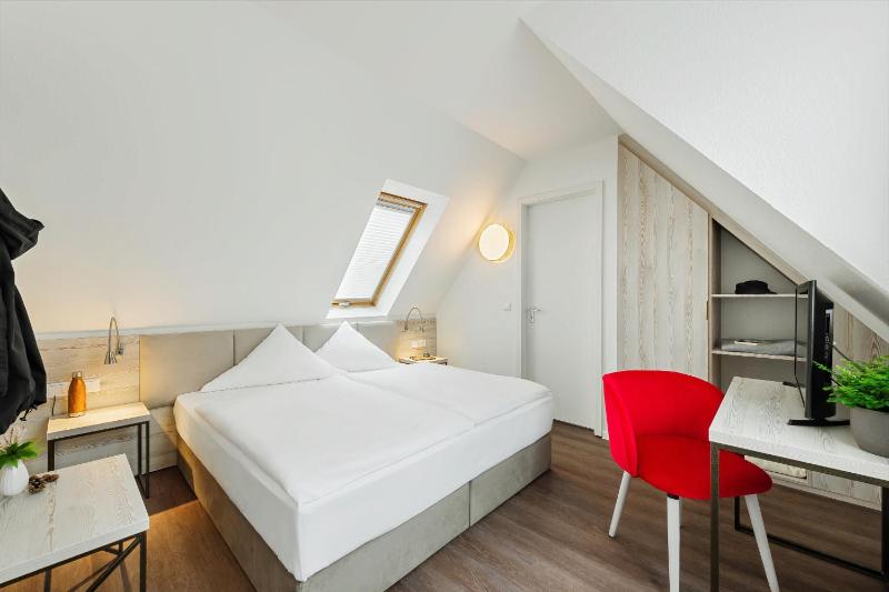 Budget Double Room image 4