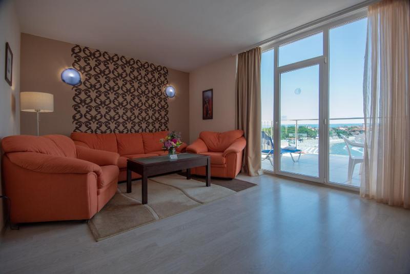 One-Bedroom Suite image 4