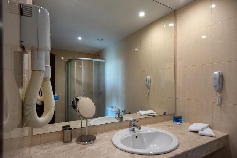 Twin Room image 1