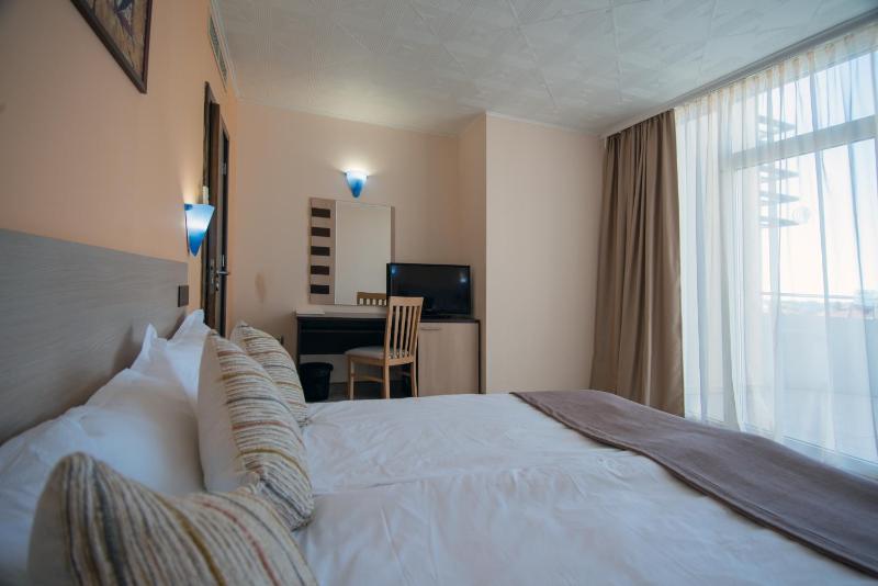 One-Bedroom Suite image 3