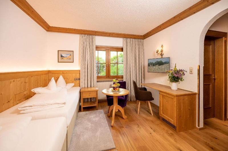 Twin Room image 3