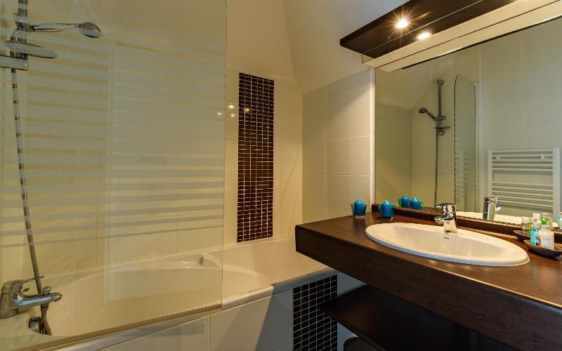 Two-Bedroom Apartment with Alcove (8 Adults) image 4