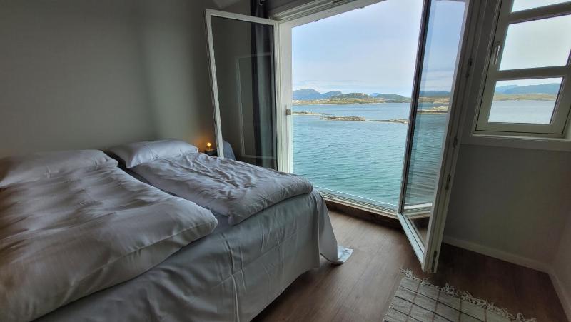 Studio Apartment with Sea View image 1