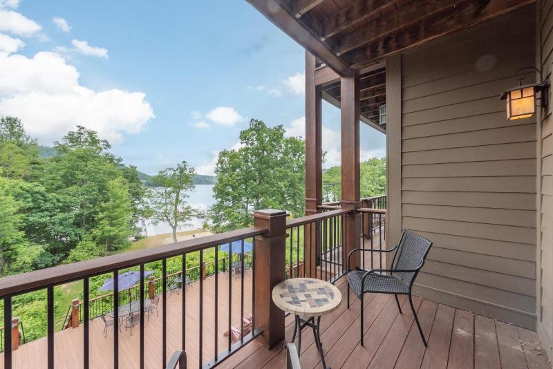 A211 One Bedroom Lake View - image 11