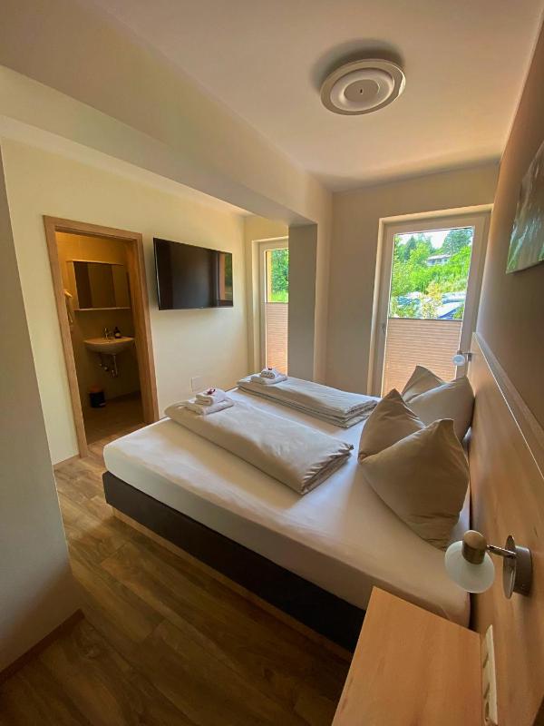 Double Room with Terrace image 3