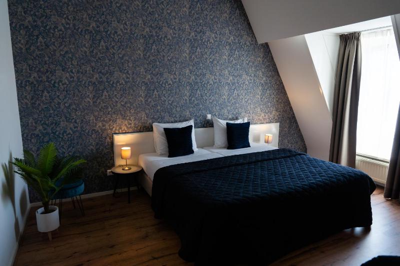 Standard Double Room image 2