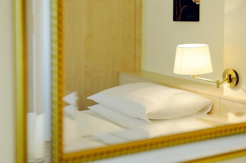 Double or Twin Room image 3