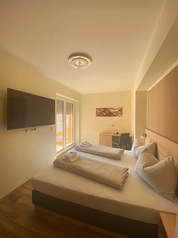 Double Room - Disability Access image 4