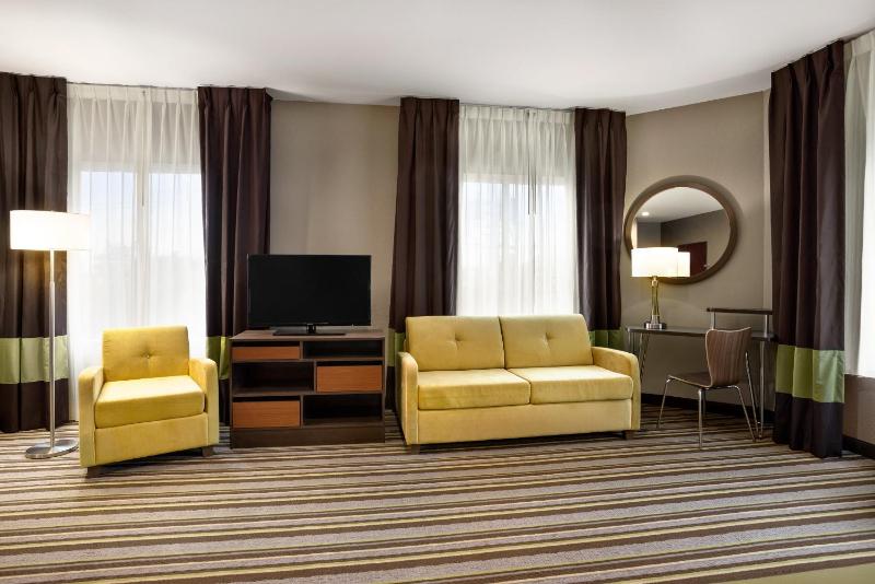 Studio Suite with One King Bed and One Queen Bed - Non-Smoking  image 3