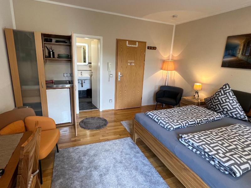 Double Room with Balcony image 2