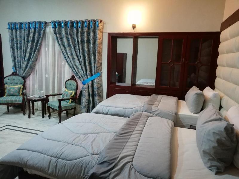 Deluxe Twin Room image 4