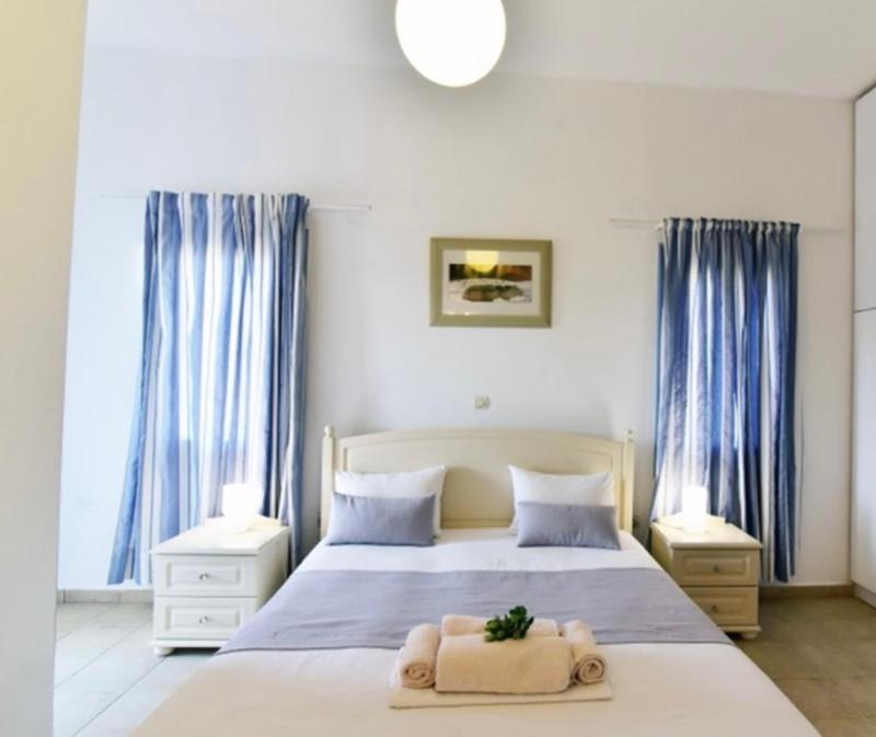 Standard Triple Room with Sea View image 2