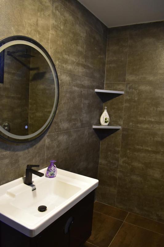 Posh villa 2 - image 2