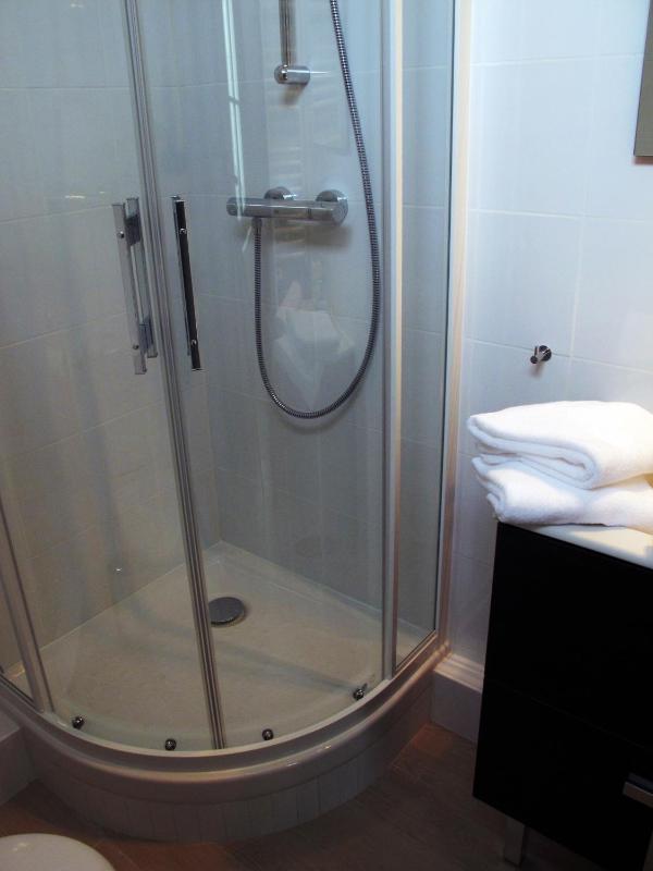 Economy Double Room image 2