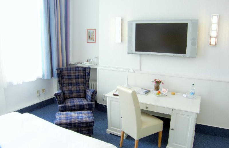 Economy Double Room image 4