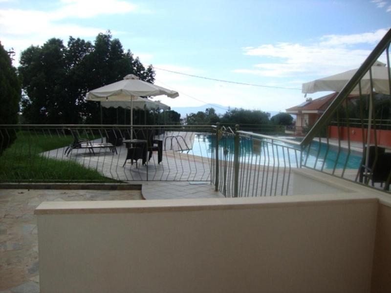 Studio with Garden View (2 Adults) image 2