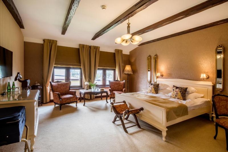 Double or Twin Room image 3