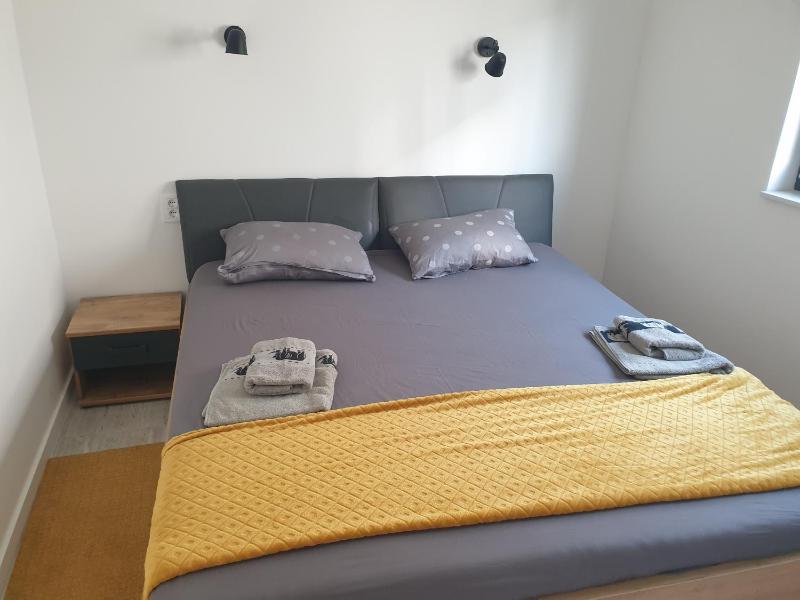 Apartman Retro with heated pool and gym for 8 - image 12