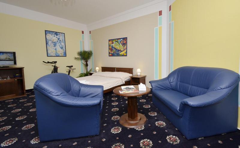 Junior Suite with Balcony image 3