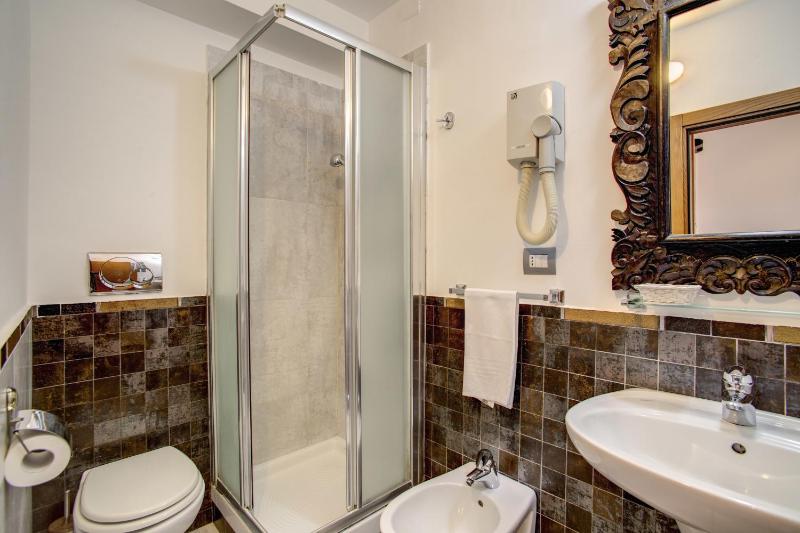 Single Room image 3