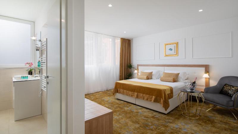 Comfort Double or Twin Room with City View image 3