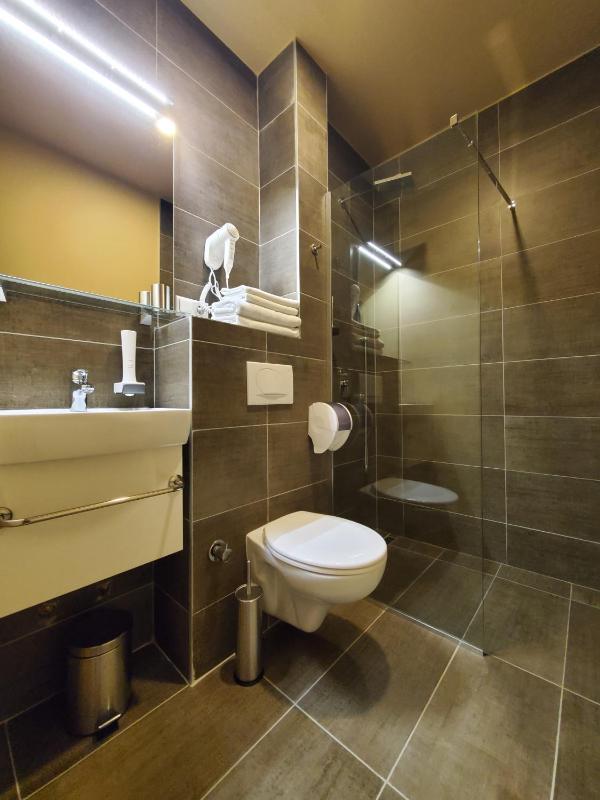 Double or Twin Room with Extra Bed image 3