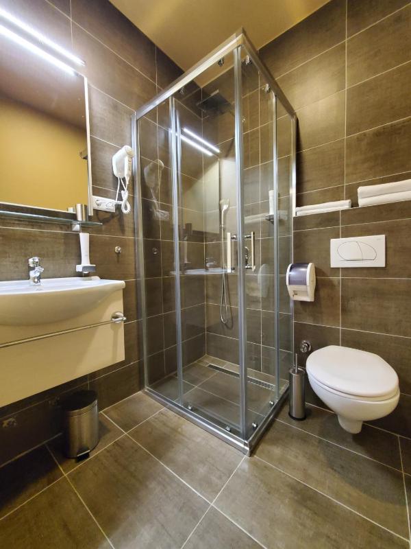 Deluxe Double or Twin Room image 2