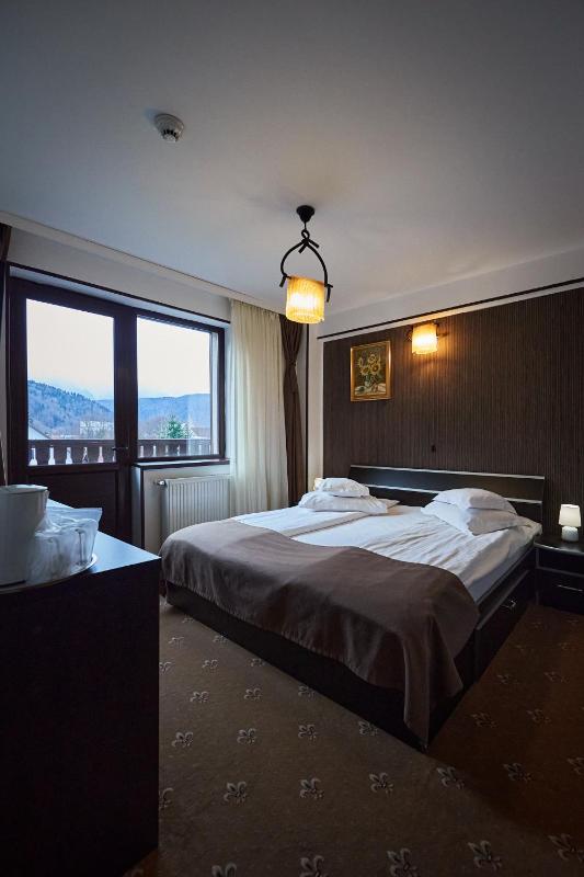 Double Room image 3