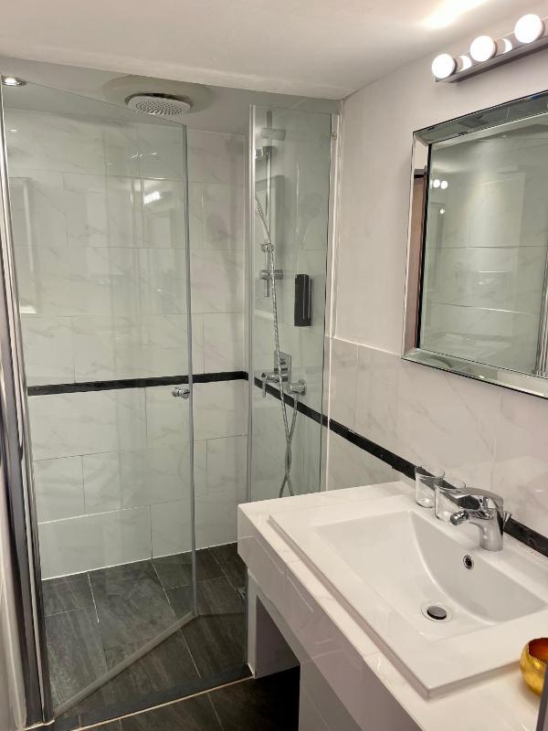 Superior Room Plus “Duplex” with rolling-out Whirlpool image 3