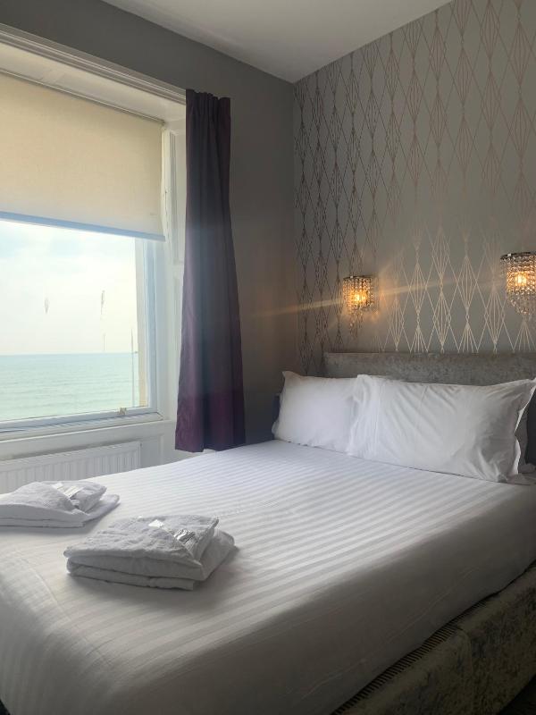 Family Room with Sea View image 1