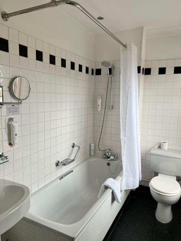 Single Room image 3