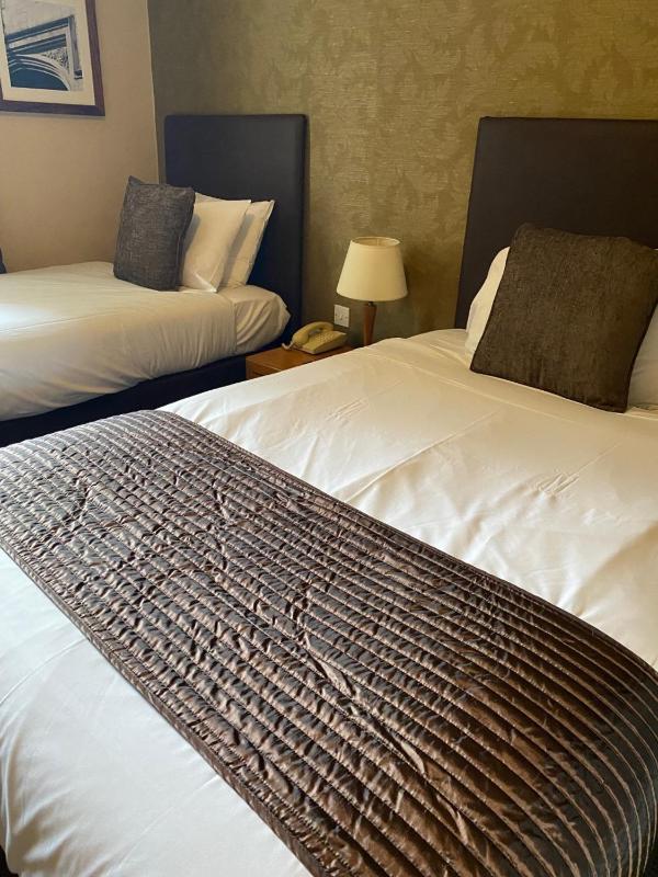 Twin Room image 2