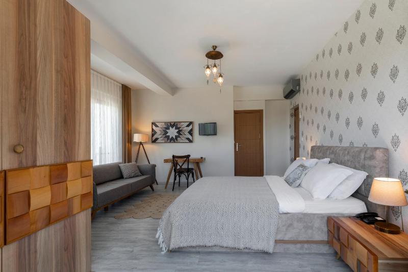 Superior Triple Room image 2