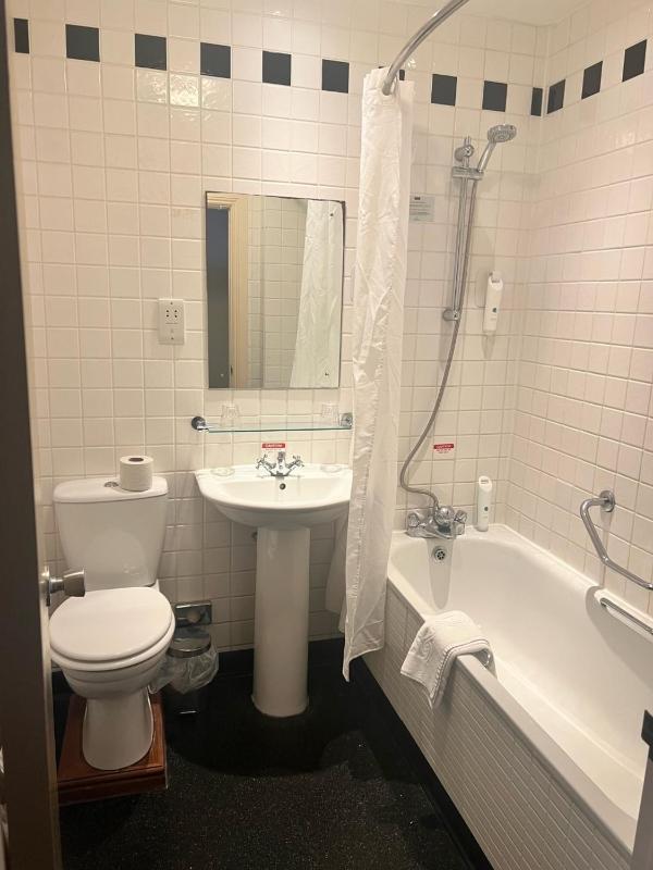 Double Room image 3