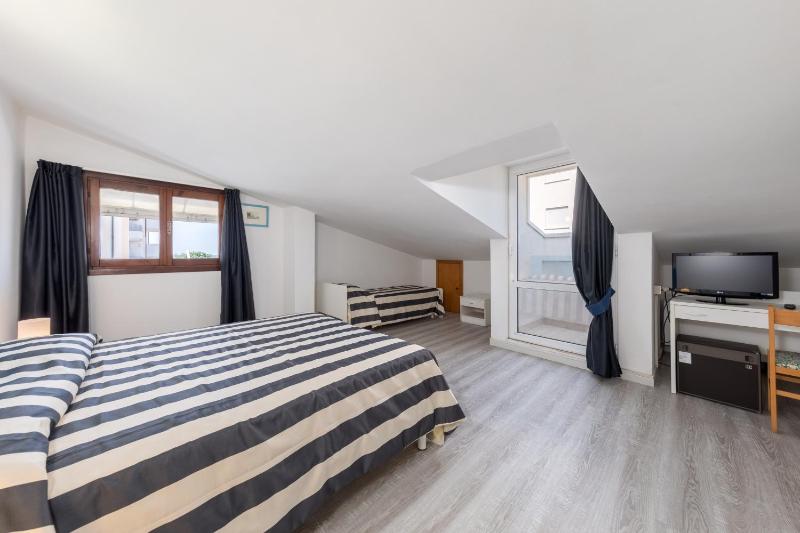 Triple Room - Attic image 1
