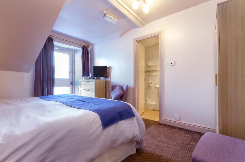 Standard Superking Double or Twin Room image 3