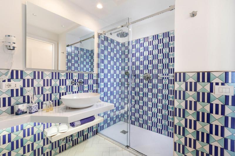 Deluxe Family Suite image 4
