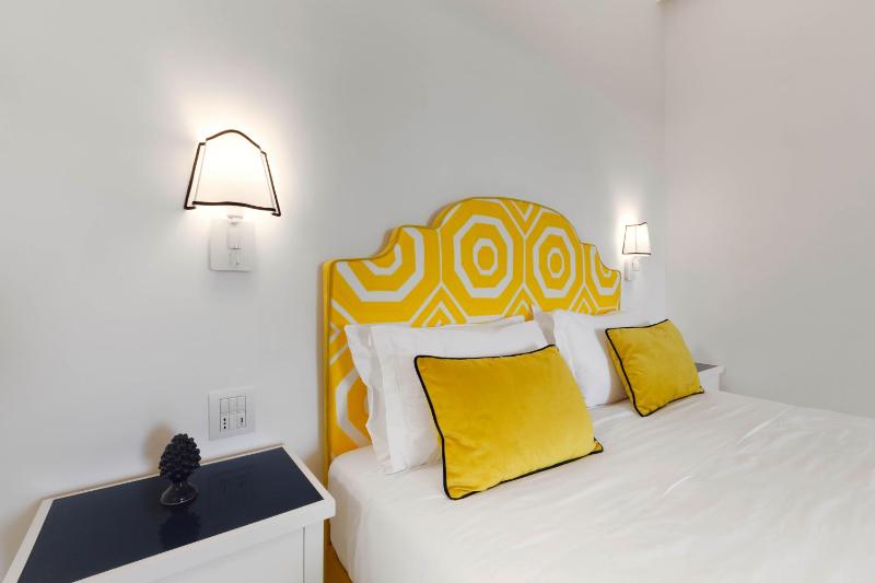 Deluxe Family Suite image 3
