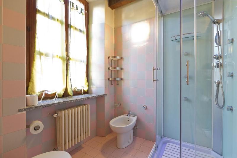 Large Two-Bedroom Apartment - Split Level image 1