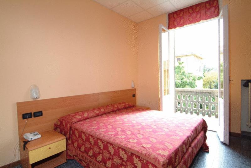 Double or Twin Room with Balcony image 2