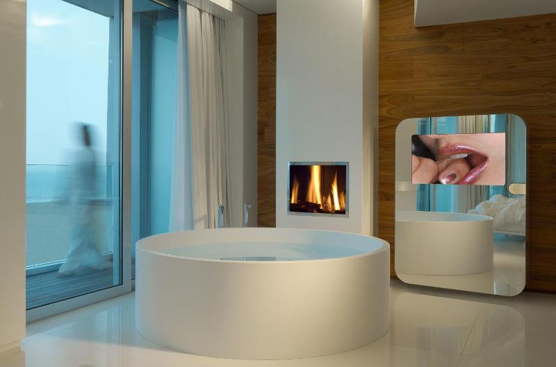 Luxury Suite image 3