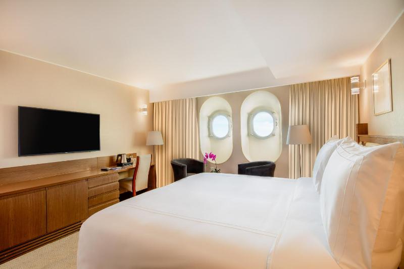 Signature Room image 4
