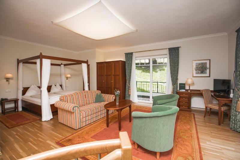 Junior Suite with Garden View image 3