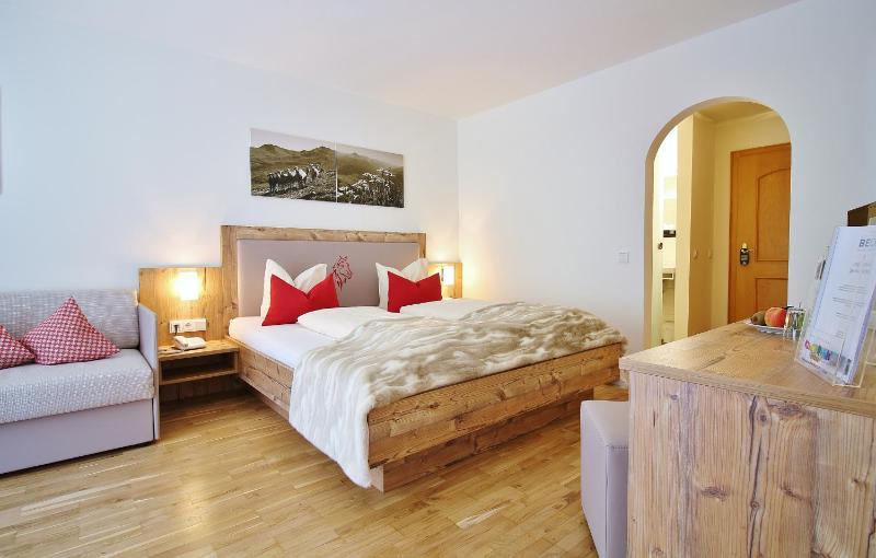 Deluxe Double Room with Balcony image 1