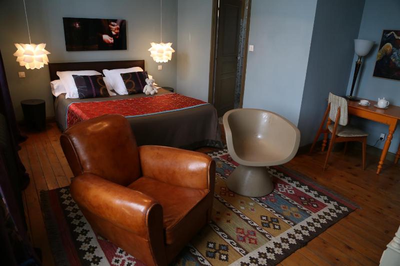 Double Room image 3